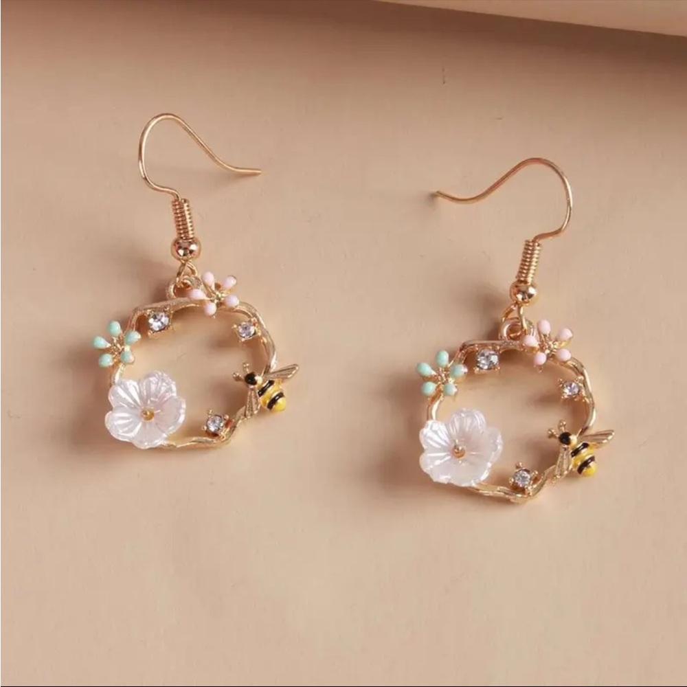 🛍️NIP bee, flower,+garland dangle earrings